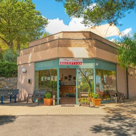 Casa vacanze Villaggio Colombo V6 *